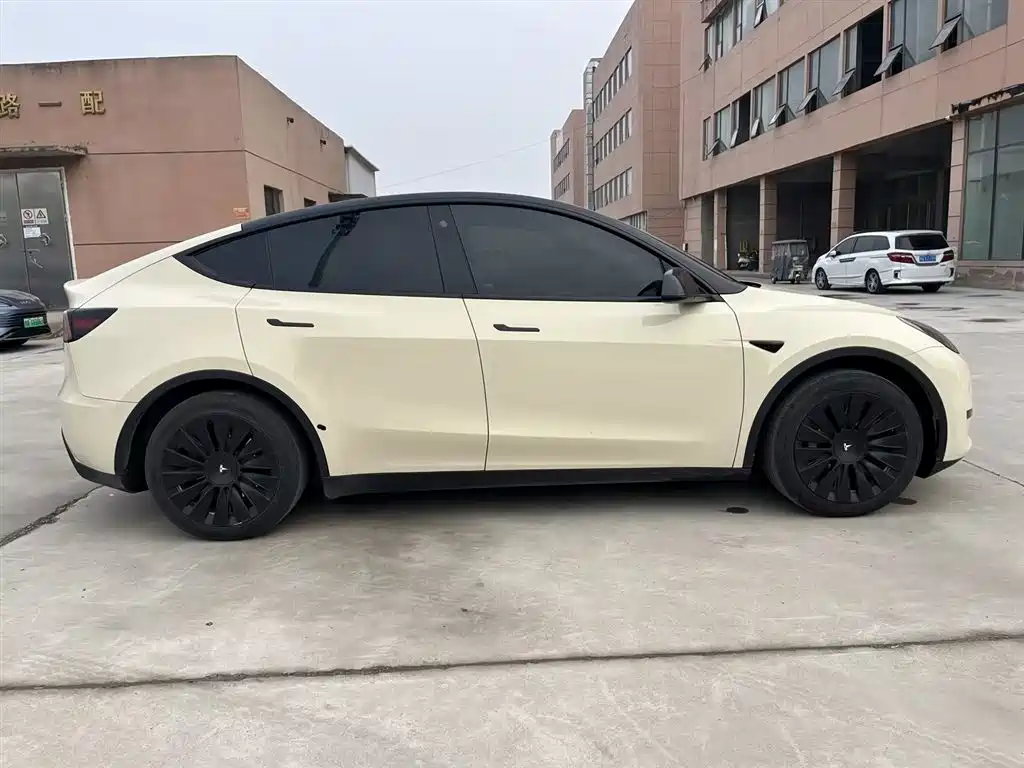 Tesla Model Y 2022 Rear-Wheel Drive 2023 - thumbnail 5