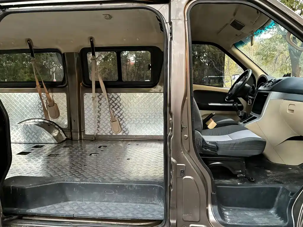 Changan Kai Cheng Changan Ruixing M90 2018 2.0L CNG Flat Roof Hatchback 6-Seat 4G94S 2018 - thumbnail 4