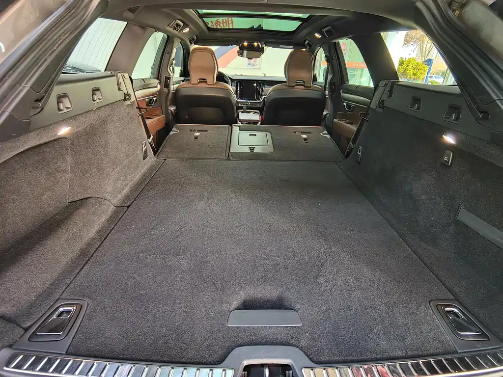 Volvo Volvo V90 2021 Cross Country B5 AWD Intelligent Distance Edition 2021 - thumbnail 18