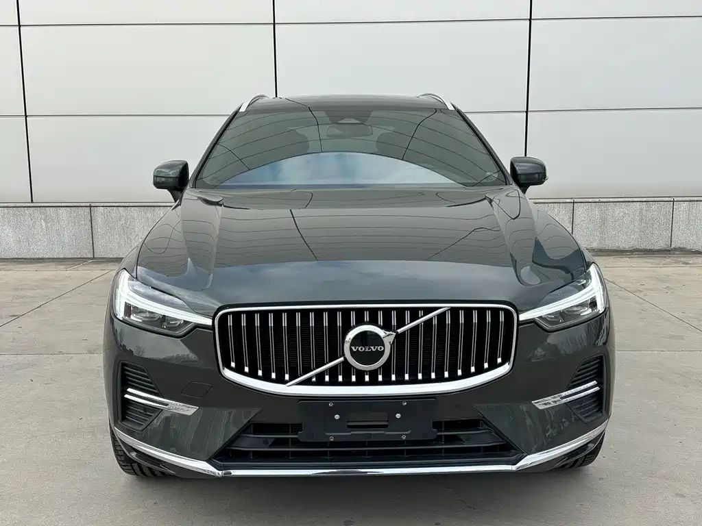 Volvo Volvo XC60 2022 B5 AWD Momentum Luxury Edition 2022 - thumbnail 2