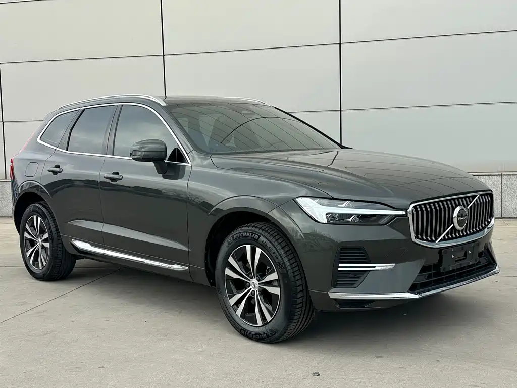 Volvo Volvo XC60 2022 B5 AWD Momentum Luxury Edition 2022 - thumbnail 3