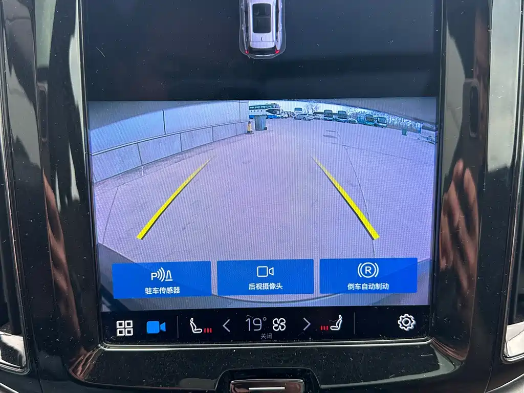 Volvo Volvo XC60 2022 B5 AWD Momentum Luxury Edition 2022 - thumbnail 5