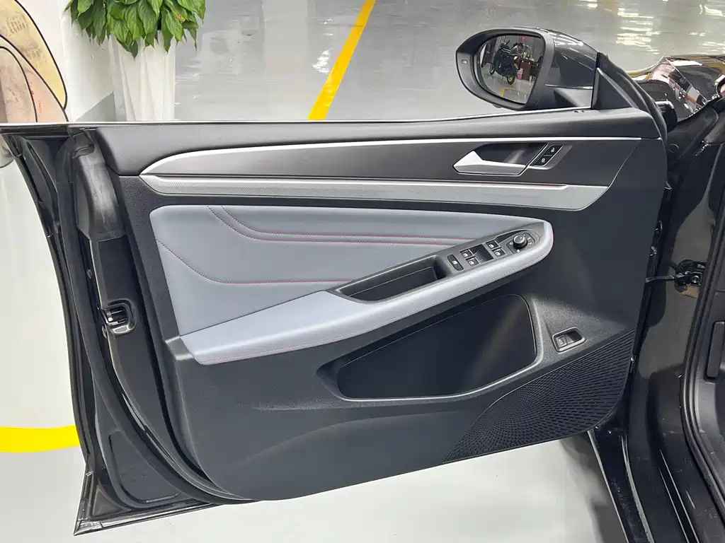 Volkswagen Lamando 2022 Lamando L 280TSI DSG Cool & Spicy Edition 2023 - thumbnail 14