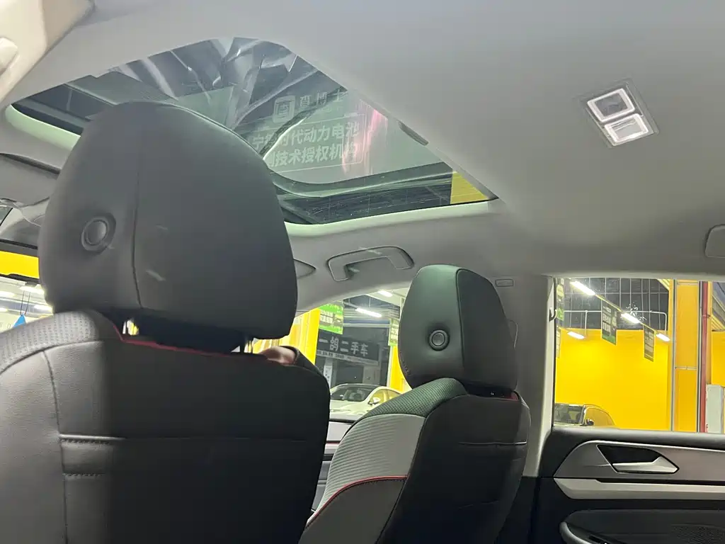 Volkswagen Lamando 2022 Lamando L 280TSI DSG Cool & Spicy Edition 2023 - thumbnail 30