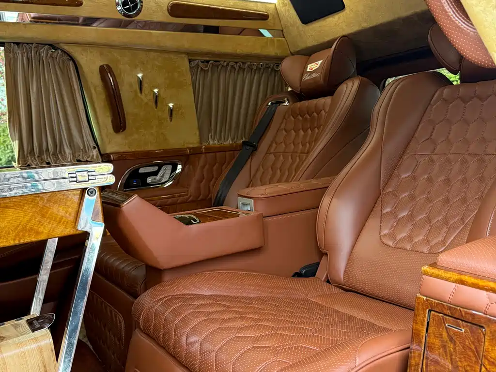 Cadillac Cadillac Escalade 2017 6.2L Presidential Edition US Specification 2019 - thumbnail 9