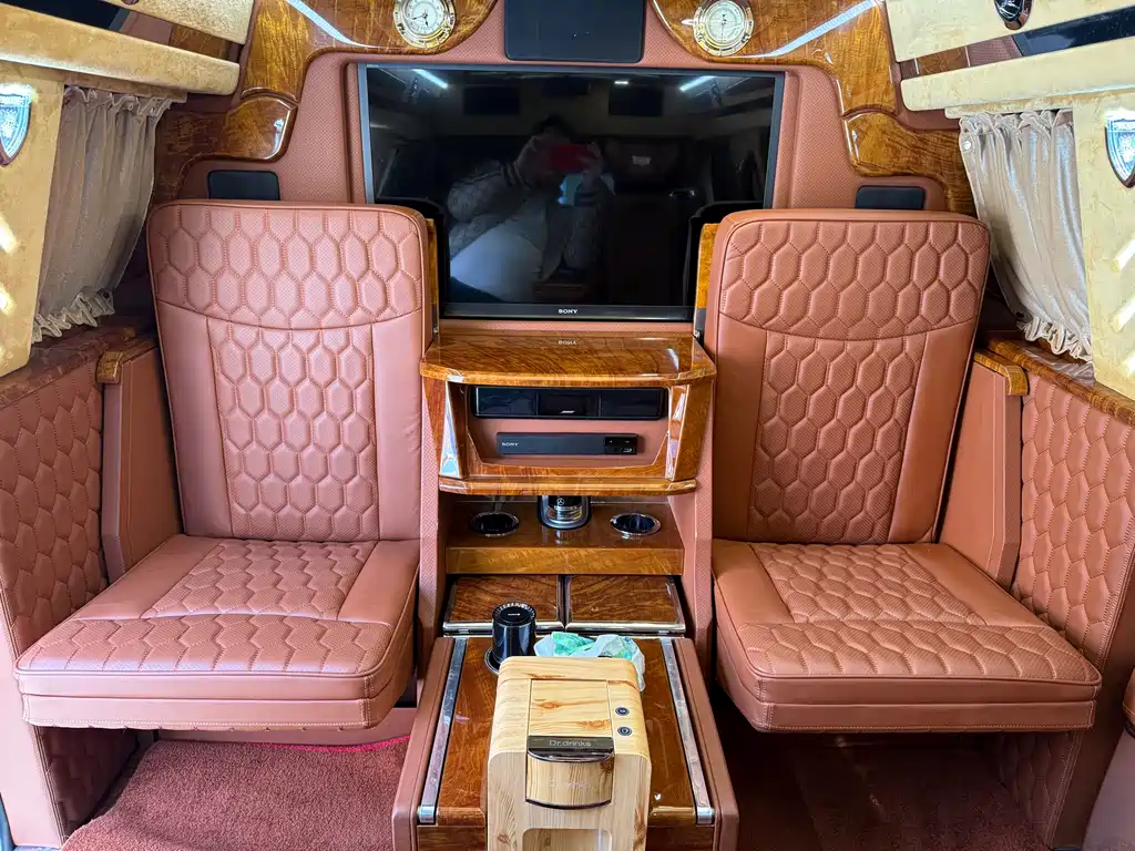 Cadillac Cadillac Escalade 2017 6.2L Presidential Edition US Specification 2019 - thumbnail 11