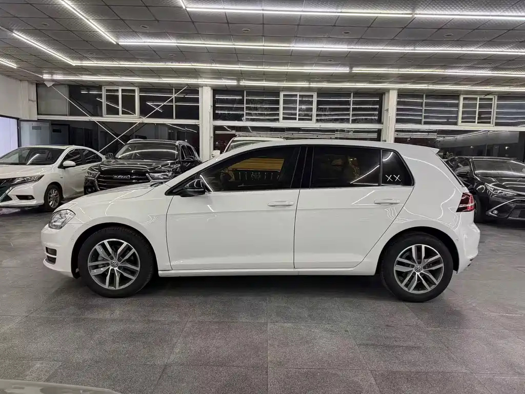Volkswagen Golf 2017 230TSI Automatic Luxury Million Vehicle Anniversary Edition 2017 - thumbnail 3