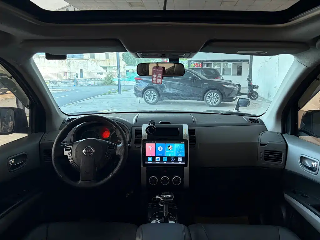 Nissan Nissan X-Trail 2010 2.5L CVT Luxury Edition 4WD 2010 - thumbnail 6