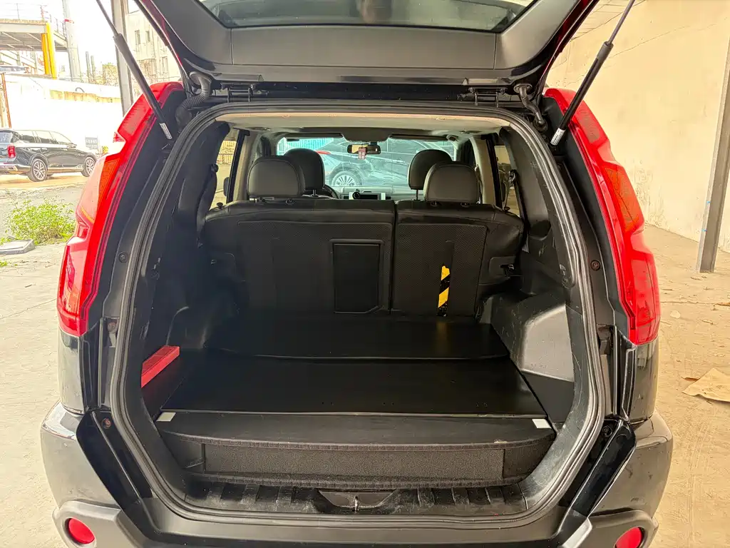 Nissan Nissan X-Trail 2010 2.5L CVT Luxury Edition 4WD 2010 - thumbnail 11