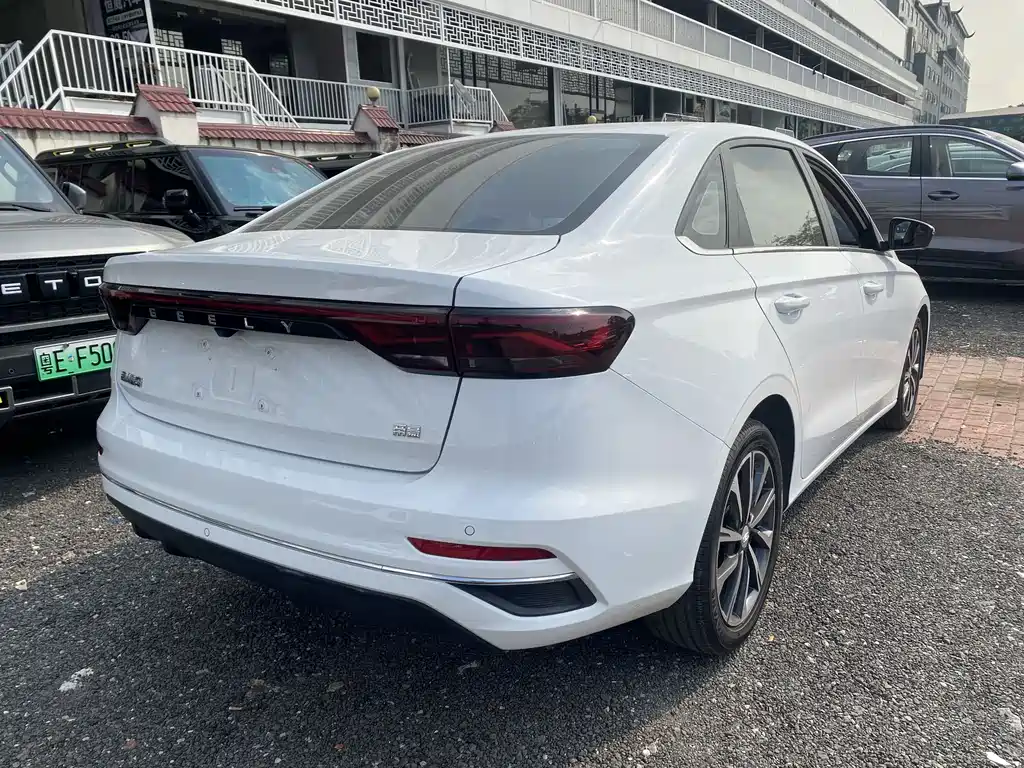 Geely Auto Geely Emgrand 2025 Model Year 4th Generation 1.5L CVT Flagship Edition 2024 - thumbnail 2