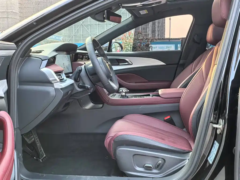 Hongqi Hongqi H5 2025 2.0T Automatic Xuan Ying 2 Million Units Commemorative Edition 2024 - thumbnail 5