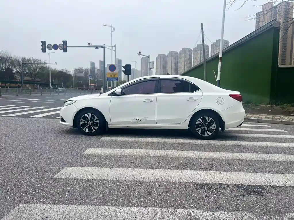 Roewe Roewe 360 2017 1.5L Automatic Luxury Edition 2017 - thumbnail 3