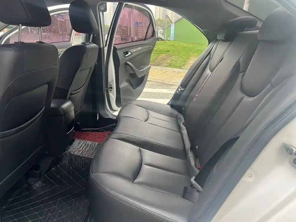 Roewe Roewe 360 2017 1.5L Automatic Luxury Edition 2017 - thumbnail 12