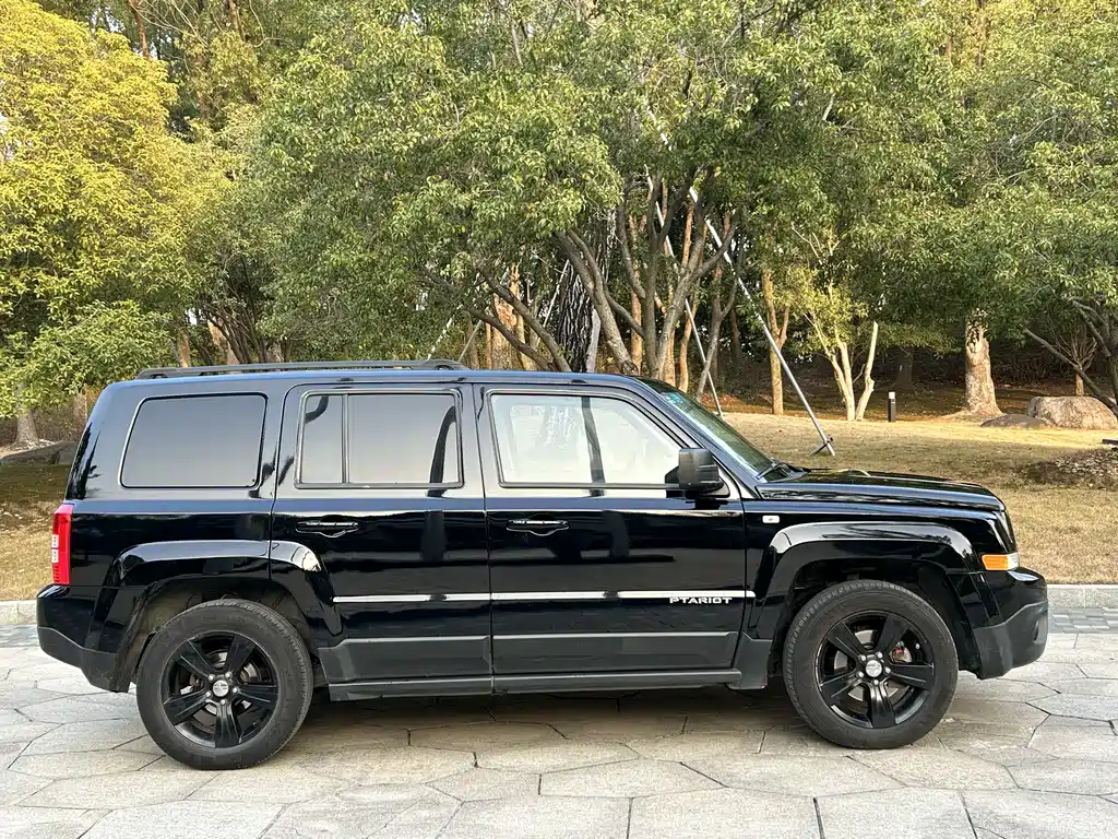 Jeep Jeep Cherokee 2014 2.0L Sport Enhanced Edition 2014 - thumbnail 4