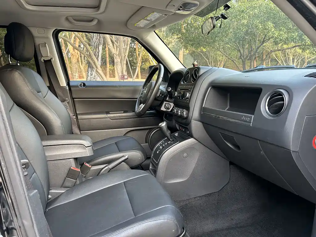 Jeep Jeep Cherokee 2014 2.0L Sport Enhanced Edition 2014 - thumbnail 8