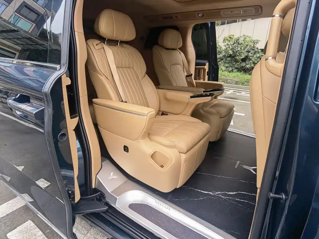 Lantu Automobile Lantu Dreamer 2025 PHEV AWD Flagship Kunpeng Edition 2024 - thumbnail 5