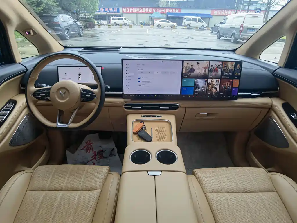 Lantu Automobile Lantu Dreamer 2025 PHEV AWD Flagship Kunpeng Edition 2024 - thumbnail 7