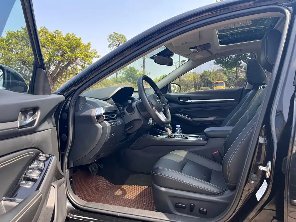Nissan Nissan Altima 2022 2.0L XL-TLS Premium Edition 2023 - thumbnail 4