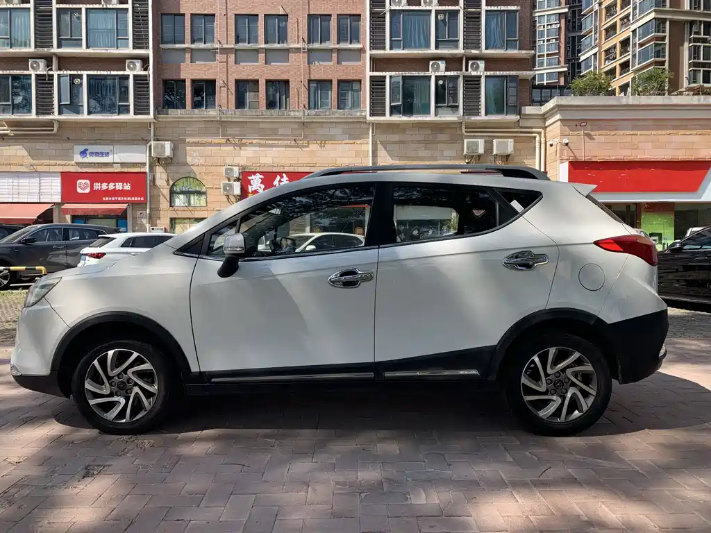 Jianghuai Automobile Group Rui Feng S3 2016 1.5L CVT Luxury Intelligent Edition 2016 - thumbnail 3