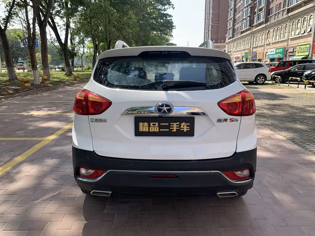 Jianghuai Automobile Group Rui Feng S3 2016 1.5L CVT Luxury Intelligent Edition 2016 - thumbnail 5