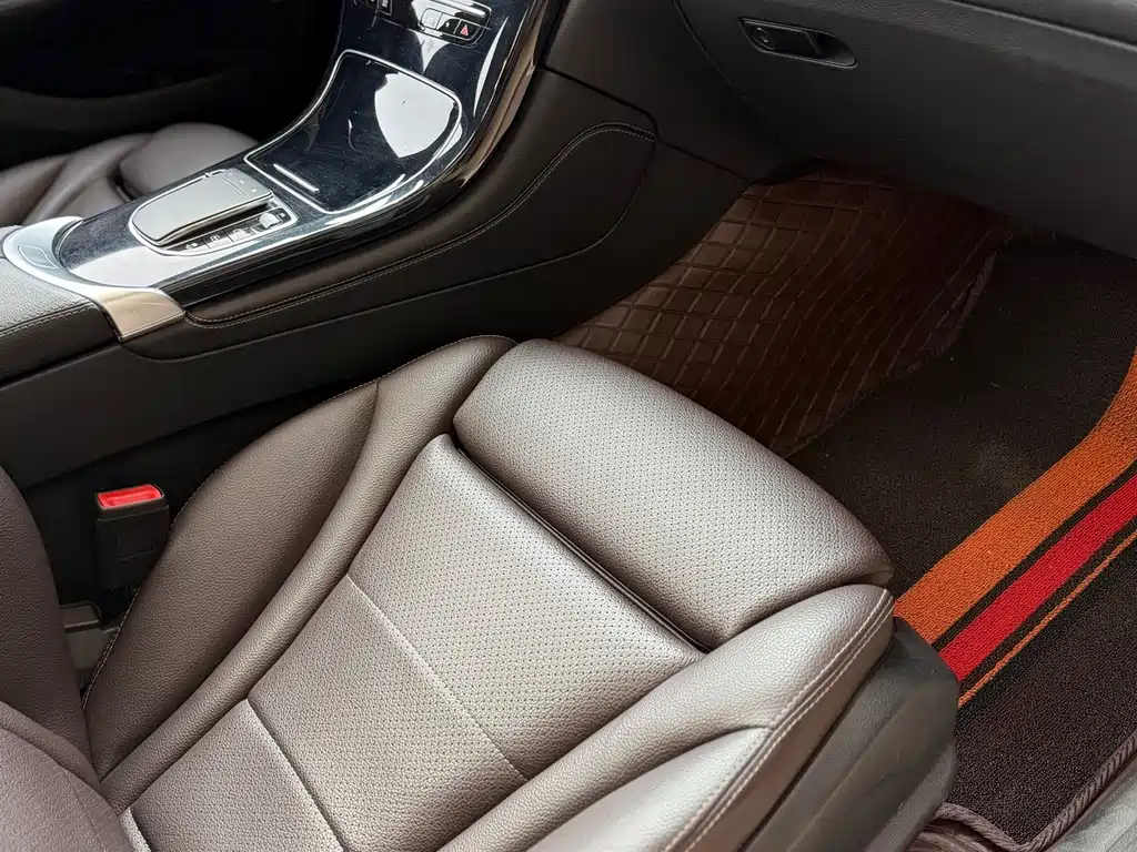 Mercedes-Benz Mercedes-Benz GLC 2021 GLC 260 L 4MATIC Sport Edition 2021 - thumbnail 4