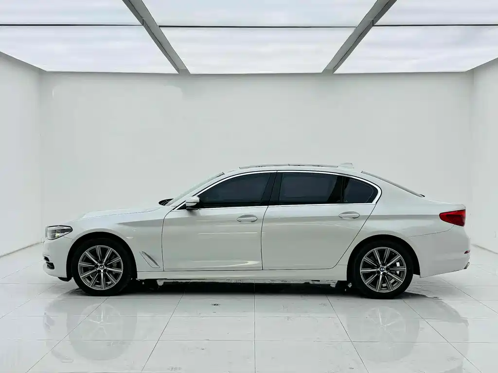 BMW BMW 5 Series 2018 530Li Luxury Package 2018 - thumbnail 3