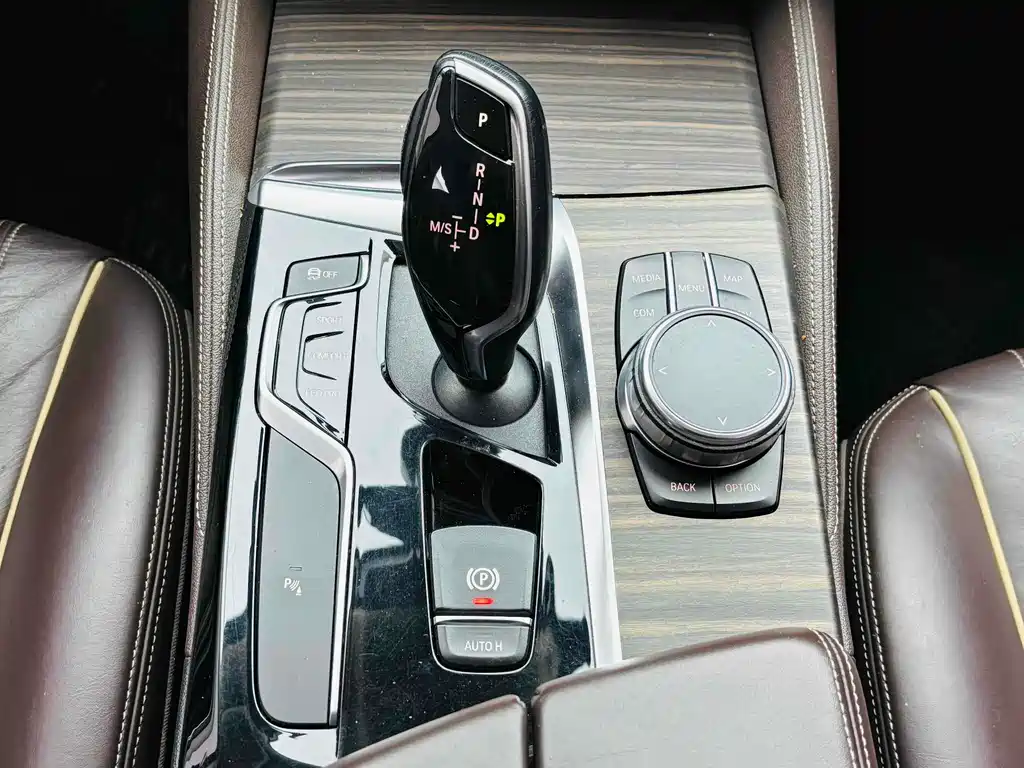 BMW BMW 5 Series 2018 530Li Luxury Package 2018 - thumbnail 9