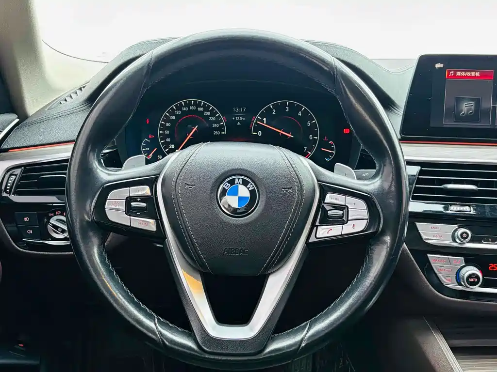 BMW BMW 5 Series 2018 530Li Luxury Package 2018 - thumbnail 11