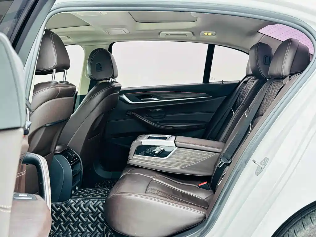 BMW BMW 5 Series 2018 530Li Luxury Package 2018 - thumbnail 14