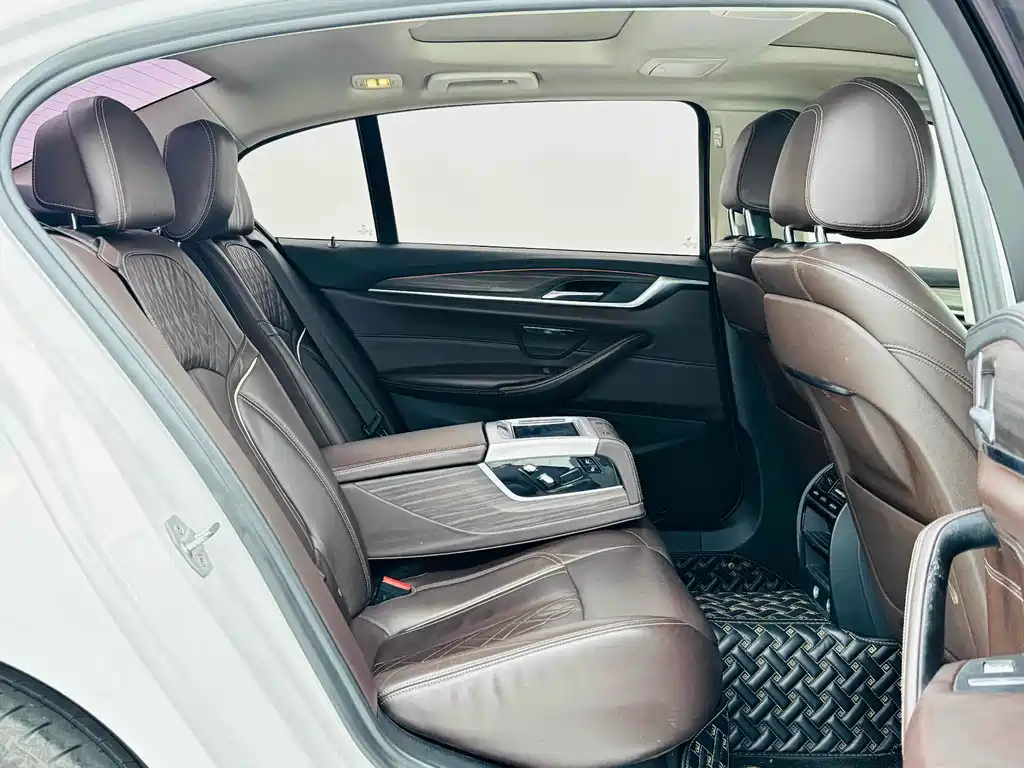 BMW BMW 5 Series 2018 530Li Luxury Package 2018 - thumbnail 16