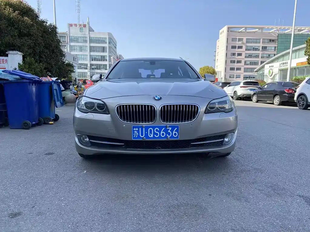 BMW BMW 5 Series 2012 523Li Luxury Model 2012 - thumbnail 2