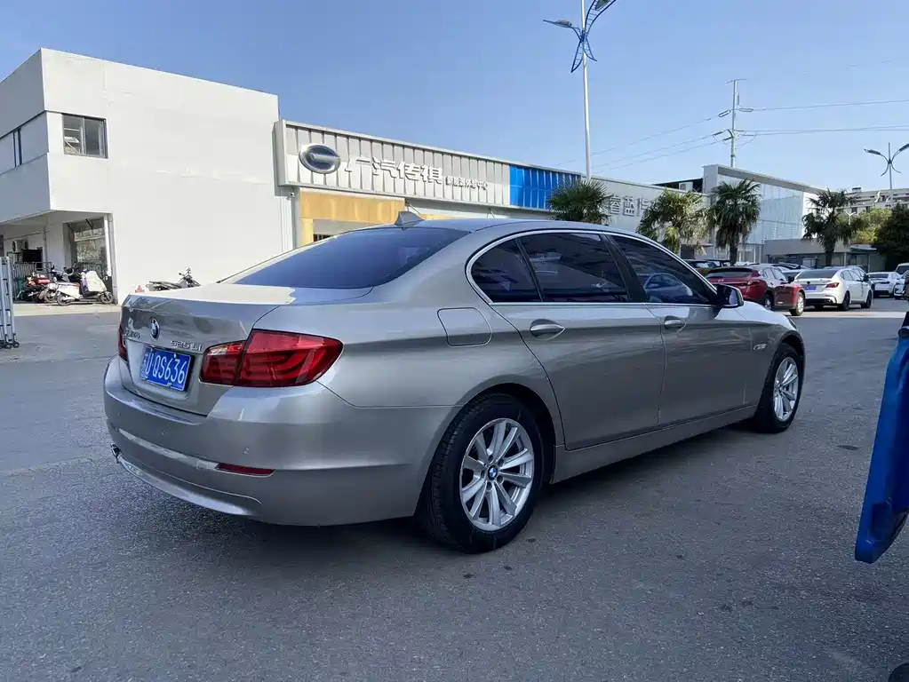 BMW BMW 5 Series 2012 523Li Luxury Model 2012 - thumbnail 4