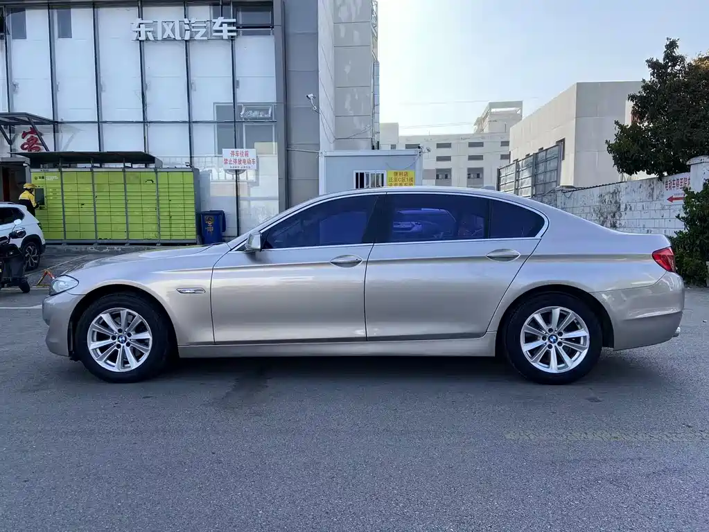 BMW BMW 5 Series 2012 523Li Luxury Model 2012 - thumbnail 5