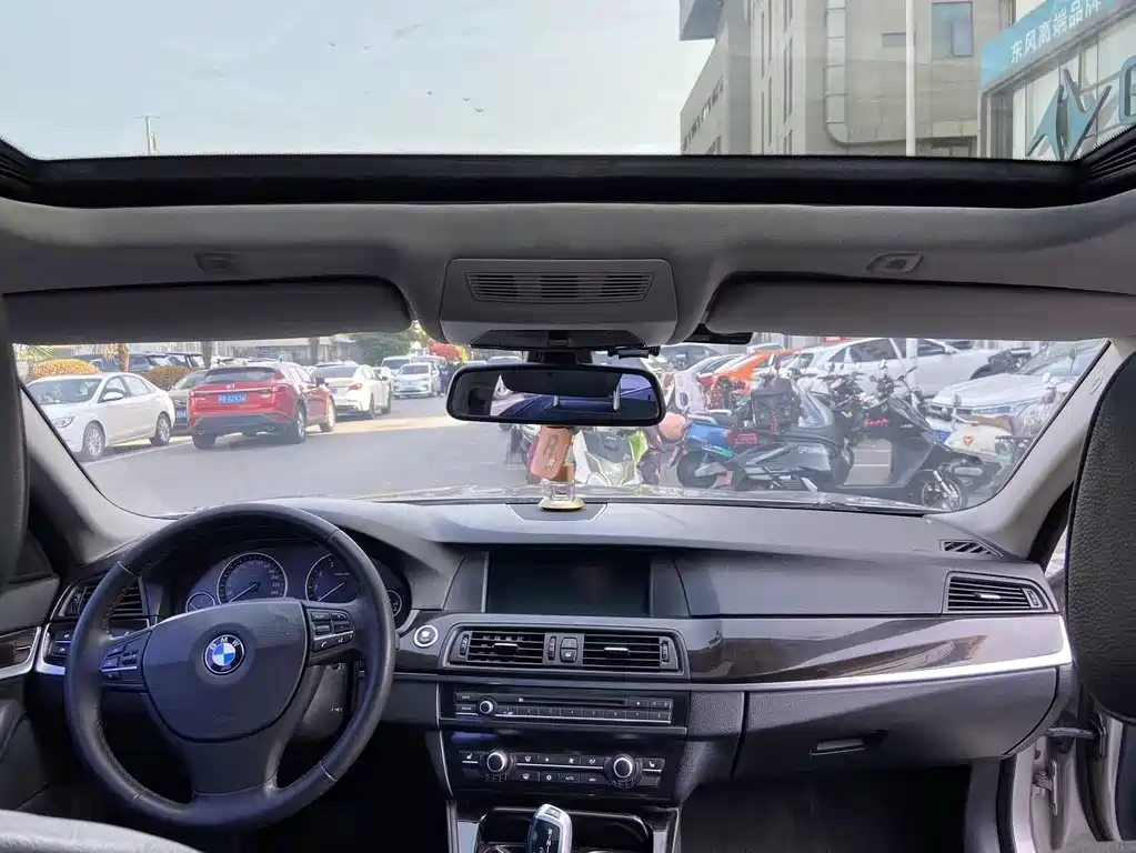 BMW BMW 5 Series 2012 523Li Luxury Model 2012 - thumbnail 10