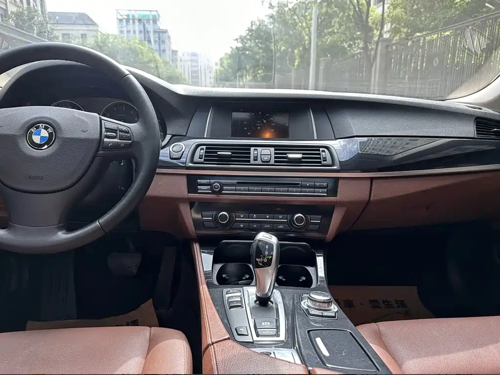 BMW BMW 5 Series 2014 520Li Elegant 2014 - thumbnail 4