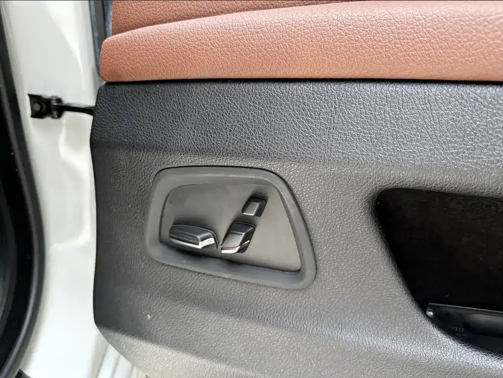 BMW BMW 5 Series 2014 520Li Elegant 2014 - thumbnail 10