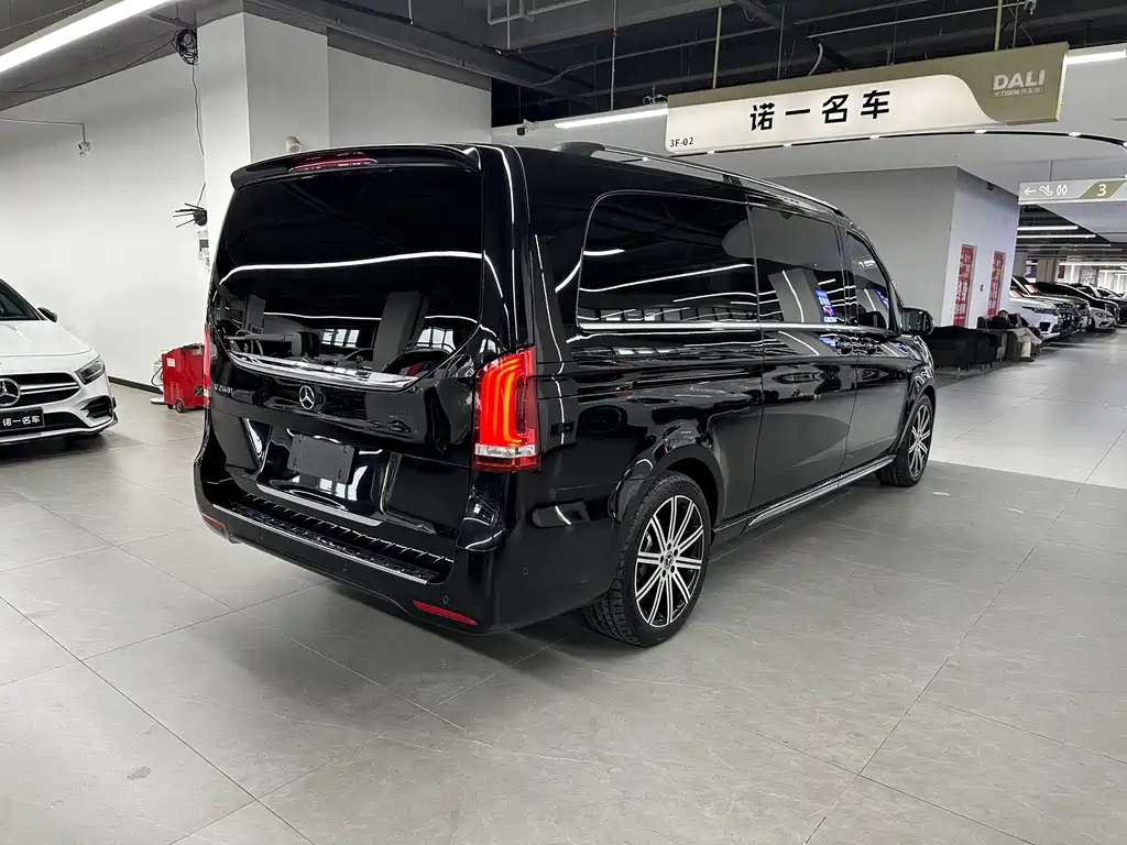 Mercedes-Benz Mercedes-Benz V-Class 2022 V 260 L Long Wheelbase Luxury Edition 2022 - thumbnail 3