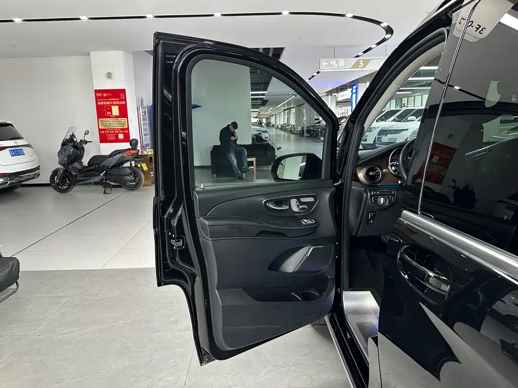 Mercedes-Benz Mercedes-Benz V-Class 2022 V 260 L Long Wheelbase Luxury Edition 2022 - thumbnail 6