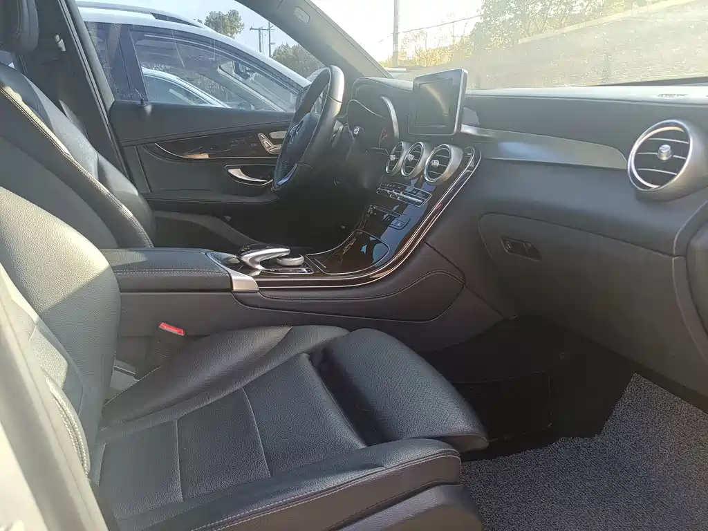 Mercedes-Benz Mercedes-Benz GLC 2016 GLC 260 4MATIC Luxury Edition 2016 - thumbnail 4