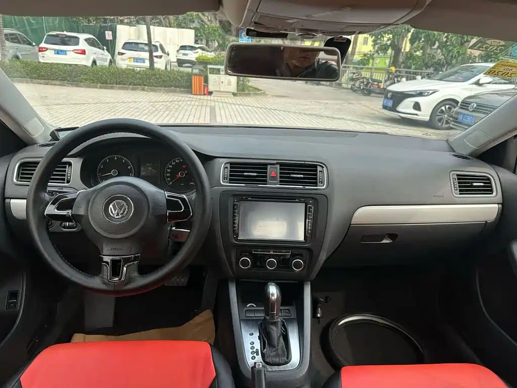 Volkswagen Volkswagen Sagitar 2012 1.6L Automatic Comfort Edition 2012 - thumbnail 4