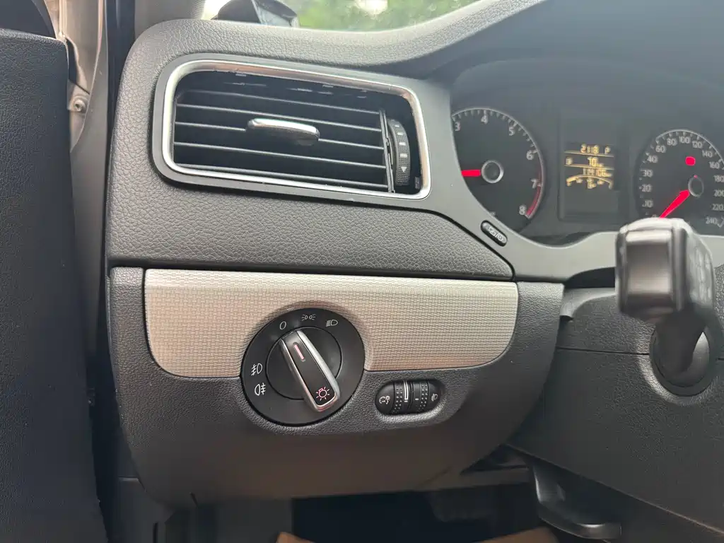 Volkswagen Volkswagen Sagitar 2012 1.6L Automatic Comfort Edition 2012 - thumbnail 10