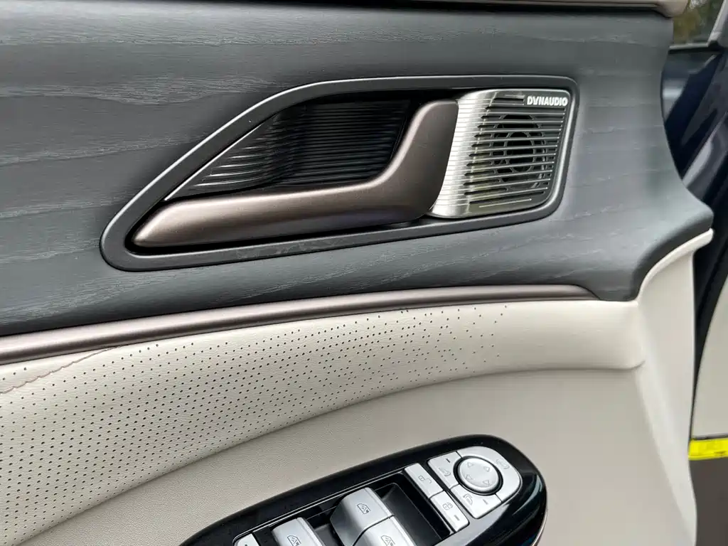 Denza Tang D9 2022 DM-i 970 AWD Premium Edition 2023 - thumbnail 14