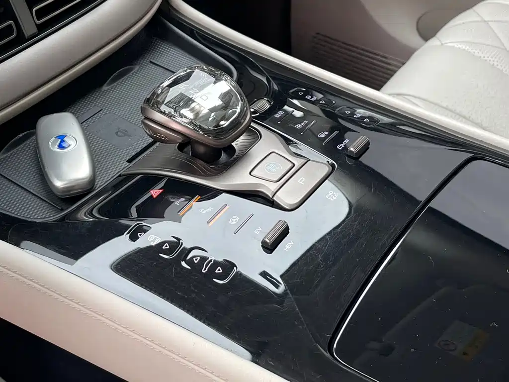 Denza Tang D9 2022 DM-i 970 AWD Premium Edition 2023 - thumbnail 15