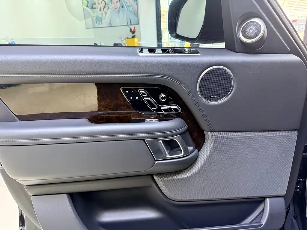 Land Rover Range Rover 2022 3.0 L6 400PS Autobiography Long Wheelbase Classic Edition 2022 - thumbnail 7