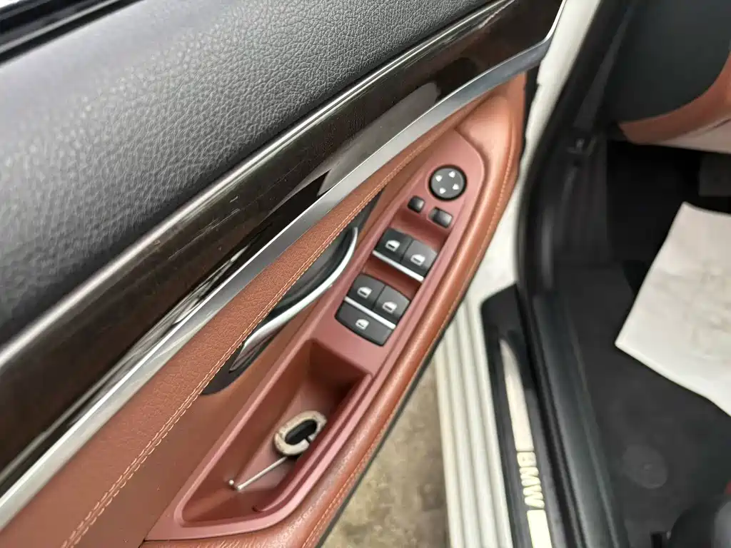 BMW BMW 5 Series 2014 525Li Luxury Design Package 2015 - thumbnail 4