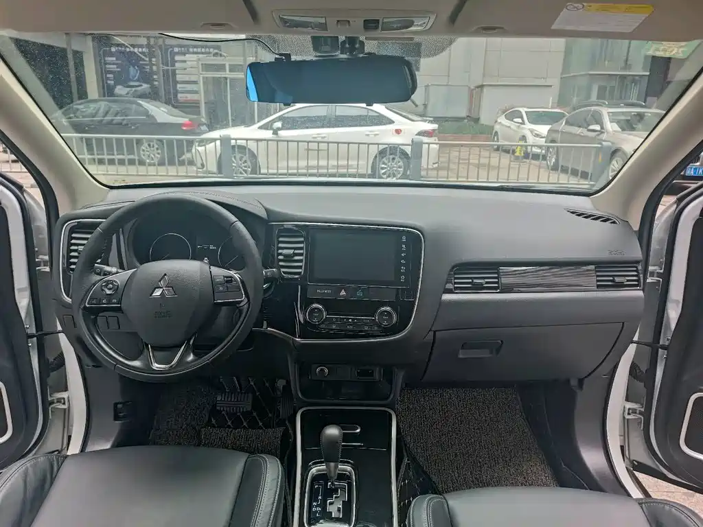 Mitsubishi Outlander 2019 2.0L 2WD Comfort Edition 5-seater China VI 2019 - thumbnail 8