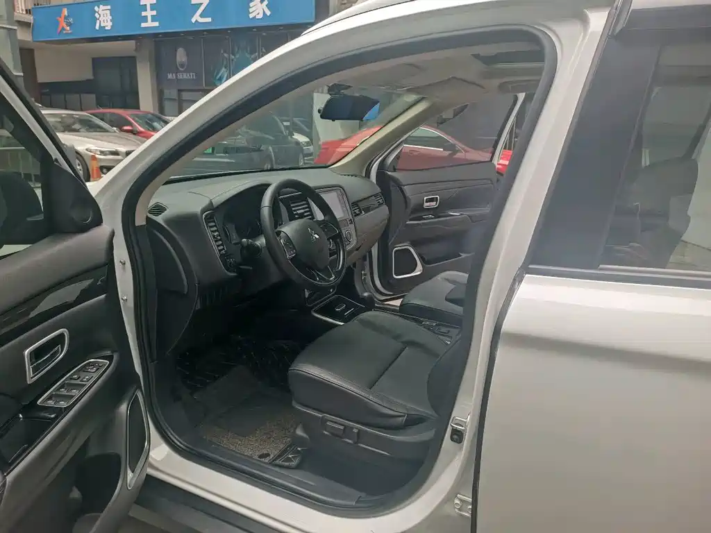 Mitsubishi Outlander 2019 2.0L 2WD Comfort Edition 5-seater China VI 2019 - thumbnail 9