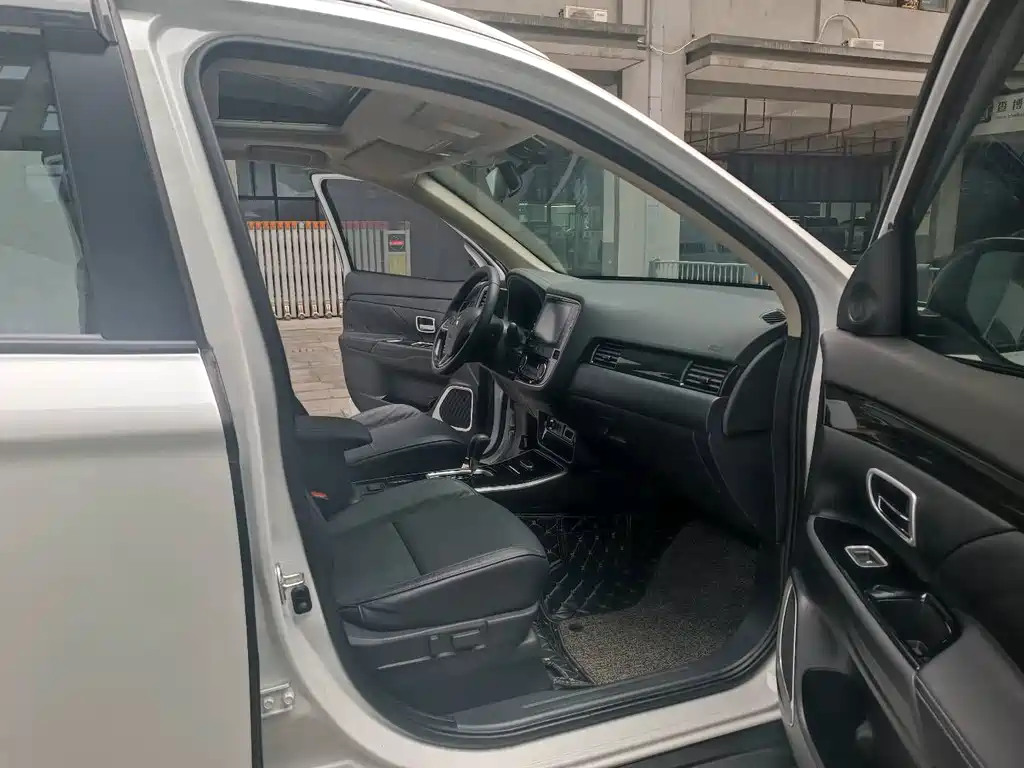 Mitsubishi Outlander 2019 2.0L 2WD Comfort Edition 5-seater China VI 2019 - thumbnail 11