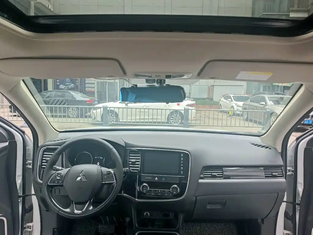 Mitsubishi Outlander 2019 2.0L 2WD Comfort Edition 5-seater China VI 2019 - thumbnail 13