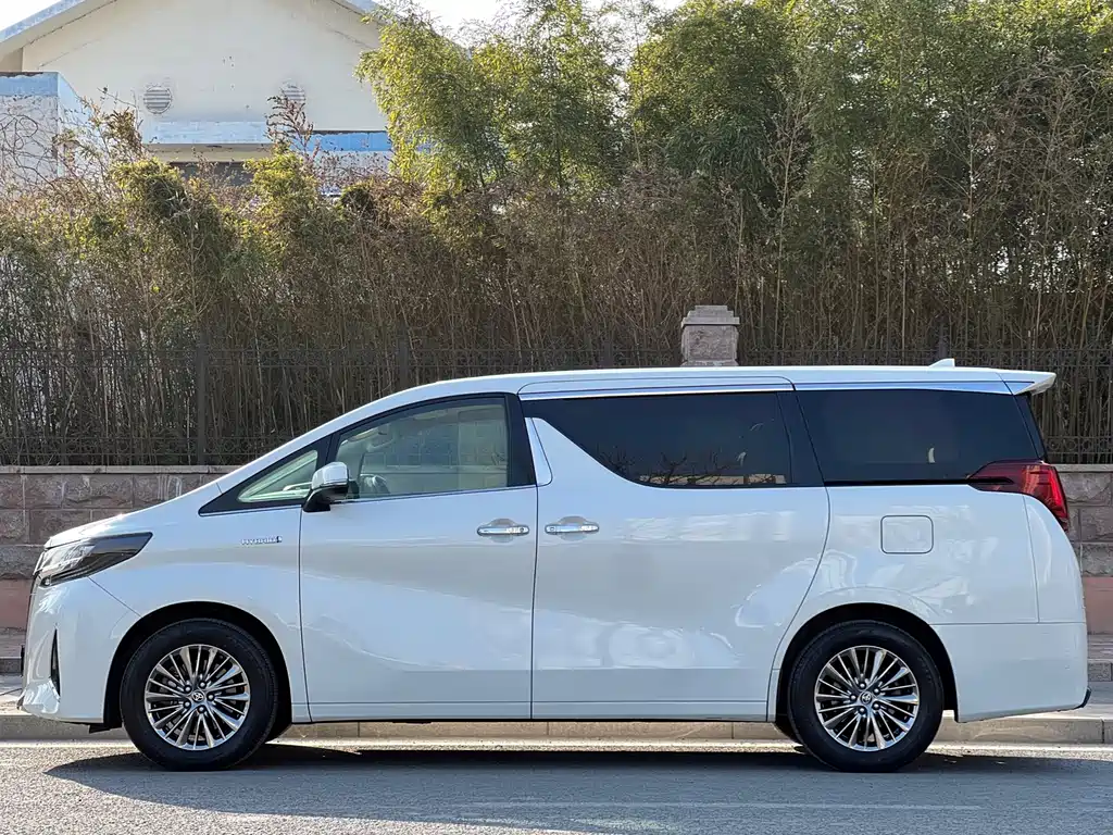 Toyota Alphard 2021 Model Hybrid 2.5L Luxury Version 2022 - thumbnail 4
